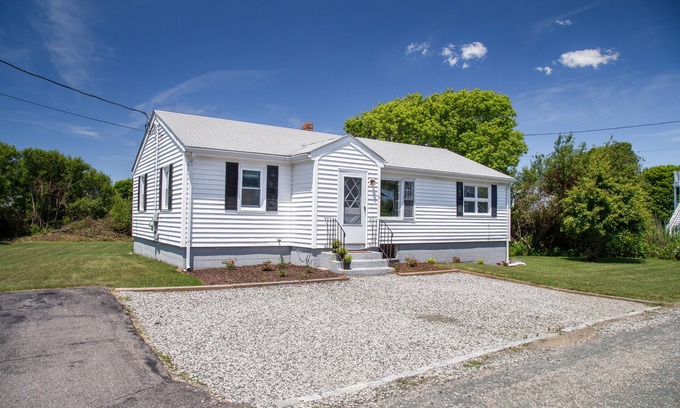 Point Judith House | Short Walk to Roger Wheeler Beach/Sand Hill Cove Beach!