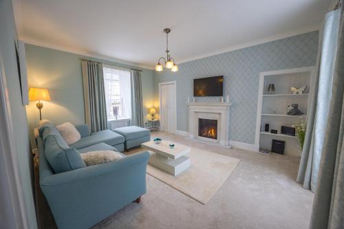 Thurso House | Short Walk to the Beach - 2 Guests - Free Parking