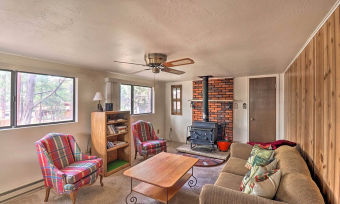 Torreon Cabin | Show Low Cabin w/Fire Pit: Near Hiking!