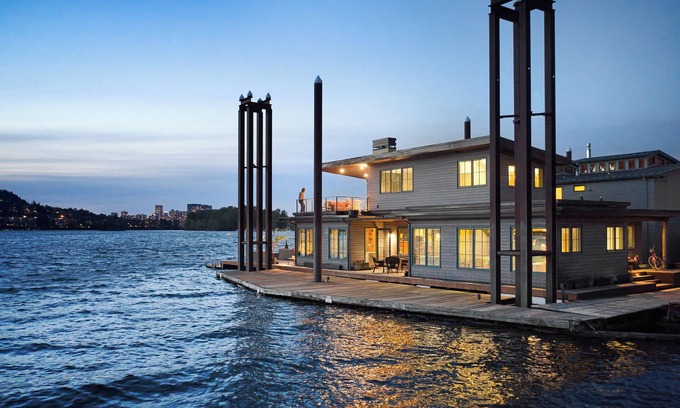 Sellwood-Moreland Boat Rental | SHOWSTOPPING floating home on the Willamette River with stunning views.