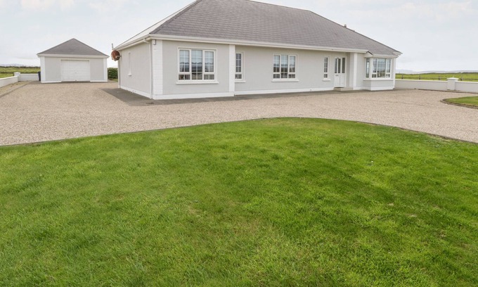 Saula Cottage | SHRAIGH BEACH, family friendly in Belmullet, County Mayo