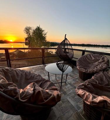 Dniprovs'kyi District Hotel | Shtil