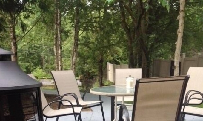 Anglemont House | Shuswap Escape - Two Bedroom Close to the Lake