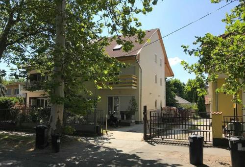 Siofok Aranypart Villa | Sió Lodge