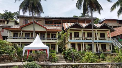 Tuk Tuk House | Sibayak Guesthouse