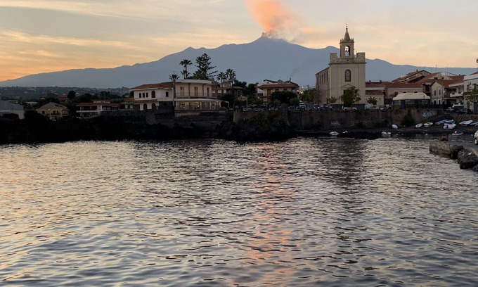 Stazzo Apartment | Sicilian relaxation just steps from the sea between Catania, Etna and Taormina.