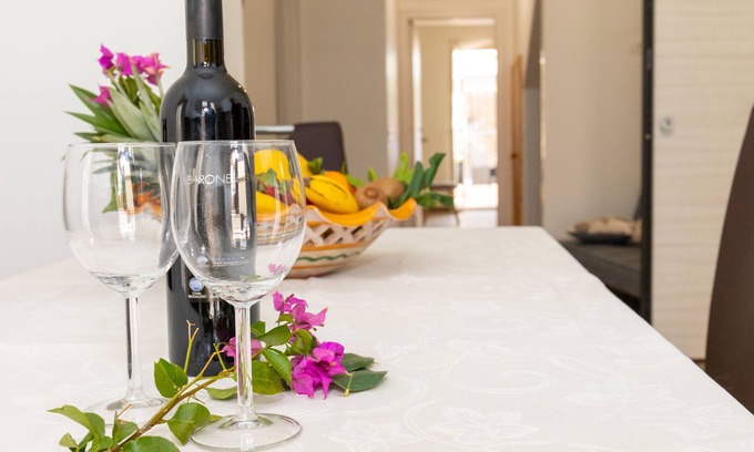 Pozzallo House | Sicily Bedda vacation home, apartment in the city center and a stone's throw from the sea!