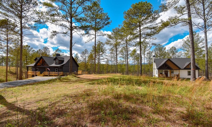 Ellijay House | Side-by-side mountain cabins with hot tubs, views, & ample entertainment space