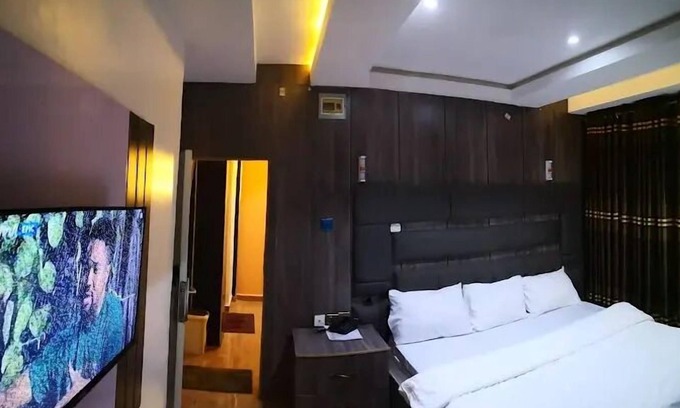 Ikom Hotel | Side View Hotel