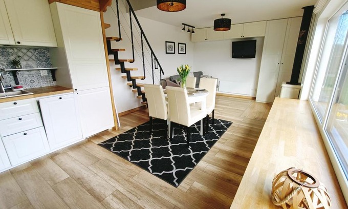 Przywidz House | Siedlisko Dwa Żurawie - Uroczy domek nad stawem, z kominkiem, obok konie