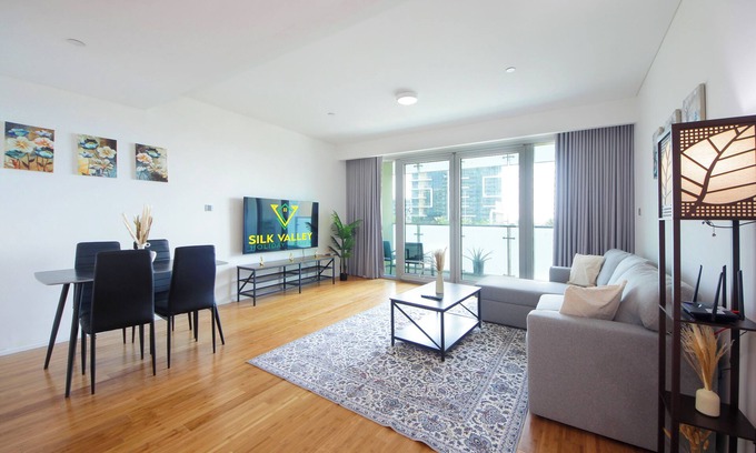 Al Raha Beach Apartment | Silk Valley - Luxury 1 bedroom with private beach access
