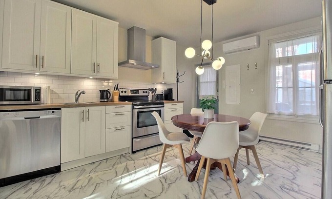 Sainte-Foy-Sillery-Cap-Rouge Apartment | Sillons de Maguire chic renovated apartment with parking