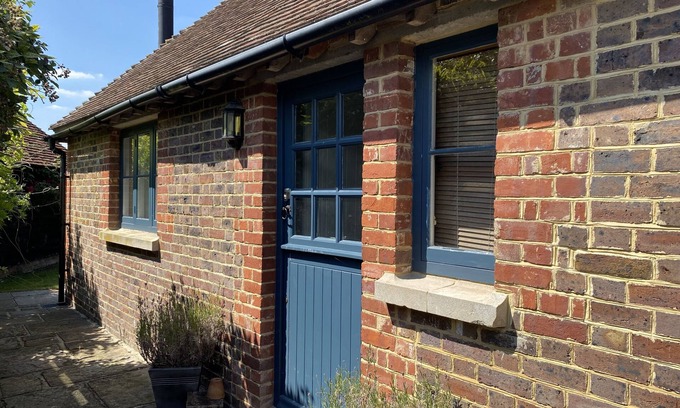 Maidstone Cottage | Silver Cottage, Hunton. Beautiful, secluded cottage. Idyllic Location. Parking