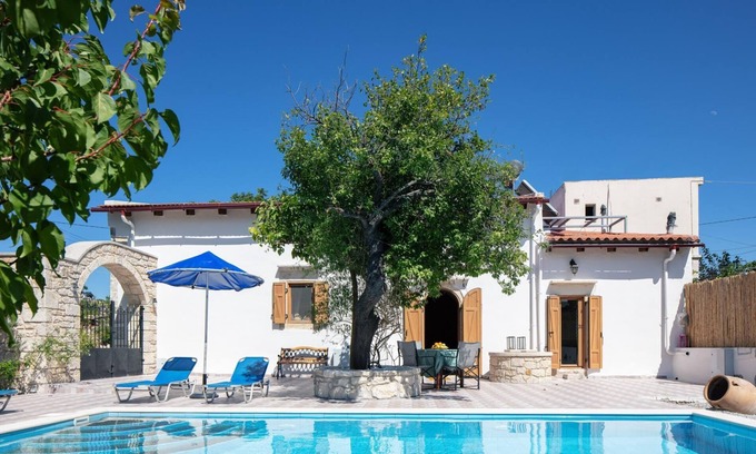 Frantzeskiana Metochia Villa | Silver Gem Villa with private pool