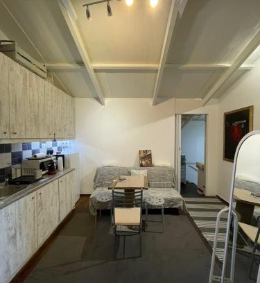 Kropia Apartment | Simple Stay Vari's House