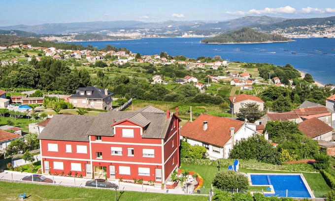 Samieira Apartment | Simple vacation apartment near the coast.