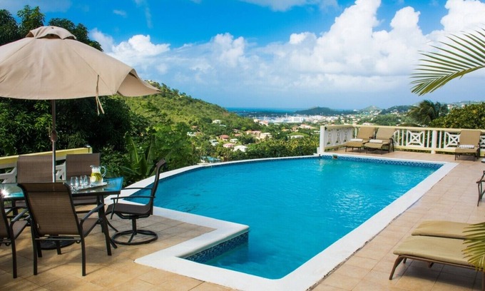 Marisule House | Simply Heavenly! Large Self Catered Apartments With Huge Pool - Apartment With Pool View