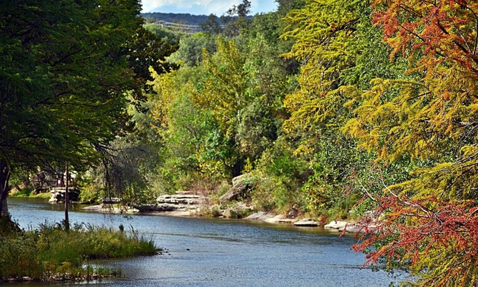 Canyon Lake House | Simply Irresistible, Family & Pet Friendly, 5 Minutes to Lake & River