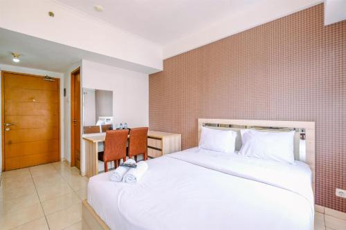 Pondokcina Apartment | Simply Look Studio Room at Margonda Residence 2 Apartment By Travelio