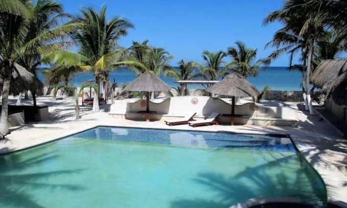 Santa Clara House | Simply Paradise. 8BR/10BA w/large pool + volleyball. Perfect for large groups!