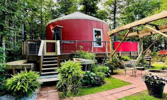 Fancy Gap Cottage | "Simply Serenity Yurt"- Unique Mountain Getaway w/Hot Tub on Blue Ridge Parkway