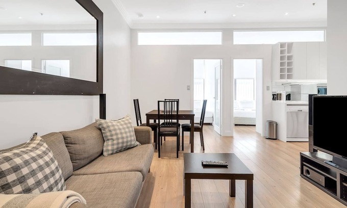 Woolloomooloo Apartment | Simply Sydney City Living off Wharf Roadway