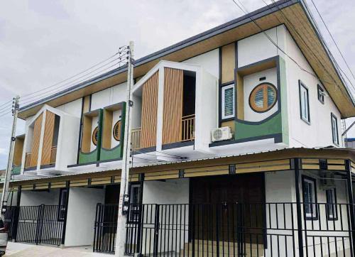 Yala Villa | Singgah Homestay Yala ตลาดเก่า