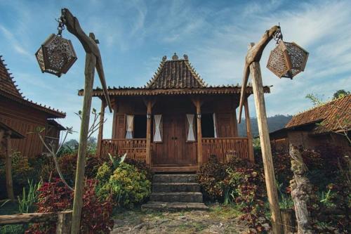 Kertek Hotel | Singgasana Villa & Resto