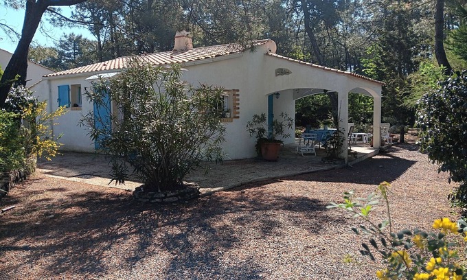 La Faute-sur-Mer House | Single-story house for 4, near beach and forest