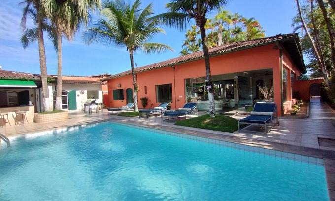 Jardim Virginia House | Single-storey house less than 500 meters from the beach