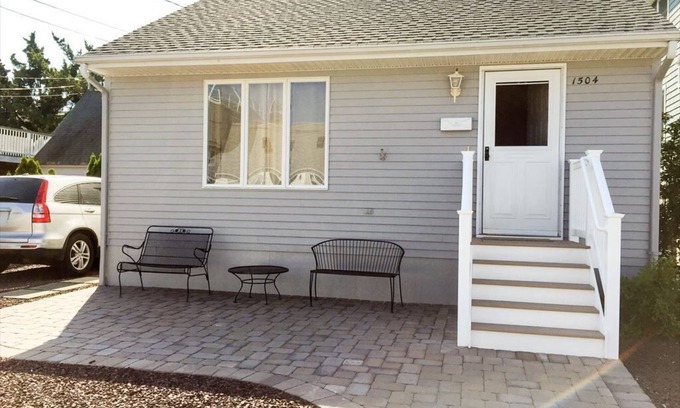 Surf City House | Single family Beach House Close to Kiddie Beach & Ocean