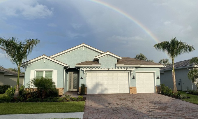 Naples House | SINGLE FAMILY HOME IN DESIRABLE NAPLES RESERVE