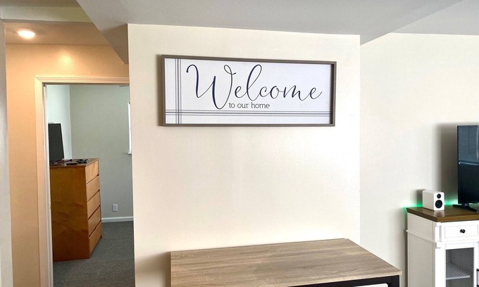 North Versailles House | Single level that sleeps 5 guests