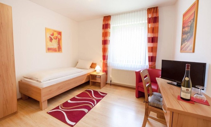 Kueser Plateau Bed & Breakfast | Single room - Gästehaus Esslinger