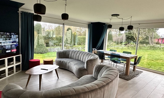 Les Attaques Apartment | Single storey apartment, bright, free parking