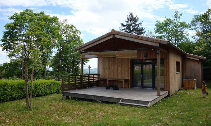 Boffres House | Single-storey wooden country house with garden