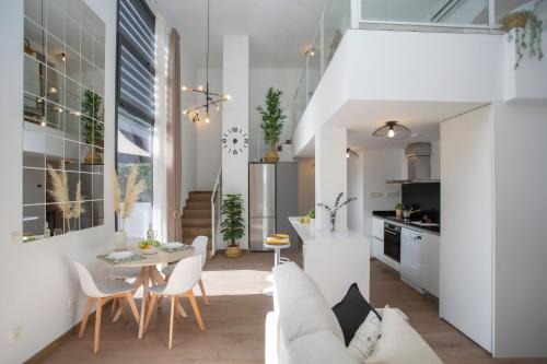 Quatre Carreres Apartment | SingularStays Arena
