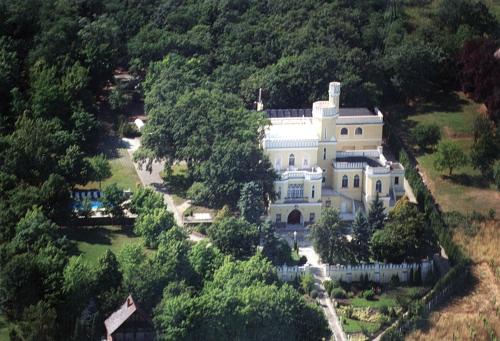 Balatonszepezd Ski Chalet | Sir David Balaton Castle Apartmanok