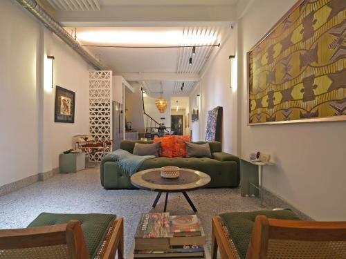 Phra Khanong House | Siri Designer 3-Storey Townhouse with Garden and Luxury Amenities