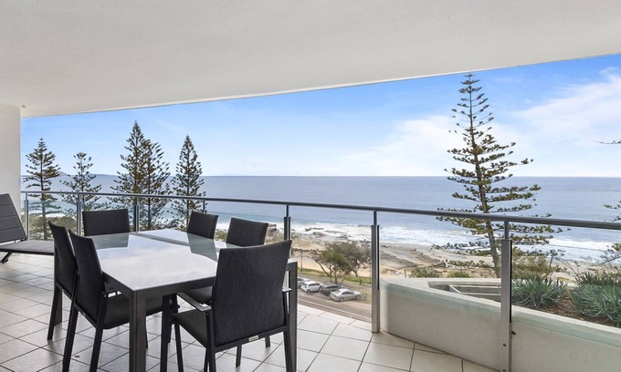 Sunshine Coast Apartment | Sirocco 606 magnificent water front apartment