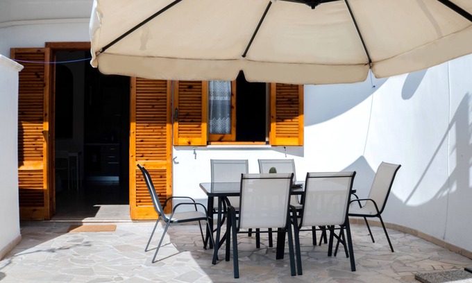 Torre Saracena Villa | Sirocco cottage - A stone's throw from the sea with private courtyard!