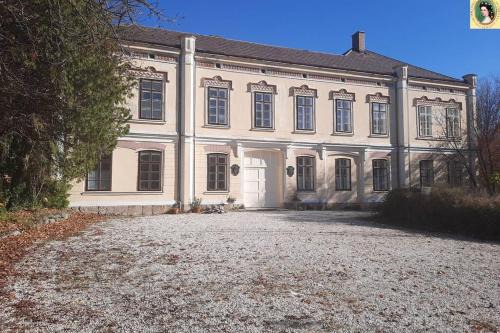 Reichenau an der Rax Apartment | Sisi-Schloss Rudolfsvilla - Trio - 12 Gäste