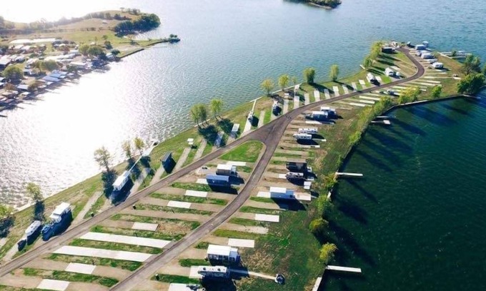 Kerens RV Rental | Site 162 @ Peninsula Point