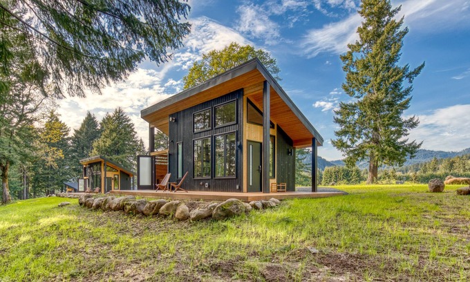 Stevenson Apartment | Six cabins on 100 acres in the Gorge with geothermal hot tubs, decks & views