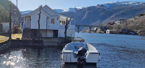 Vaksdal Municipality Villa | Sjötun Fjord Cabin, with boat