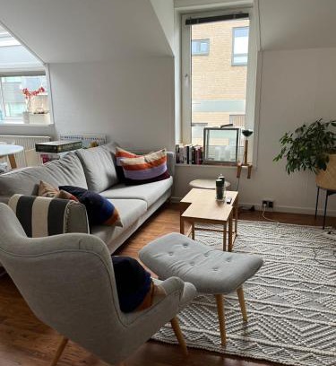 Herning Apartment | Skøn centralt beliggende lejlighed m.tagterrasse