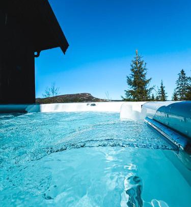 Svingvoll Ski Chalet | Skeikampen cabin with mountain view, jacuzzi, and 8 bedrooms