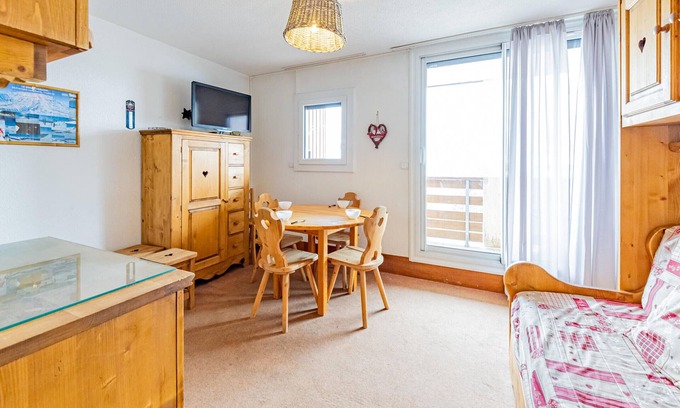 Saint-Francois-Longchamp Apartment | Ski-In/Ski-Out Studio in Saint Francois Longchamp - Sleeps 4 with Balcony and Mountain Views