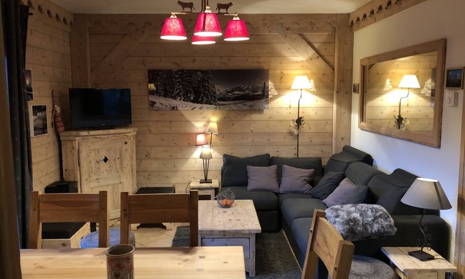 Meribel Village Apartment | Ski-In/Out, 2 Bedrms, 2 Bathrms, Stunning View, Close T/Shops