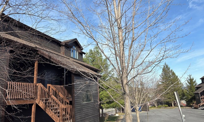 Hunter Condo | Ski in/out 2b2b at Hunter!